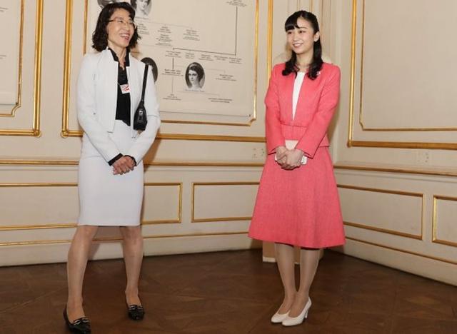 亚太日报 日本真子 佳子公主两姐妹外访 谁的穿搭更胜一筹 中华时报
